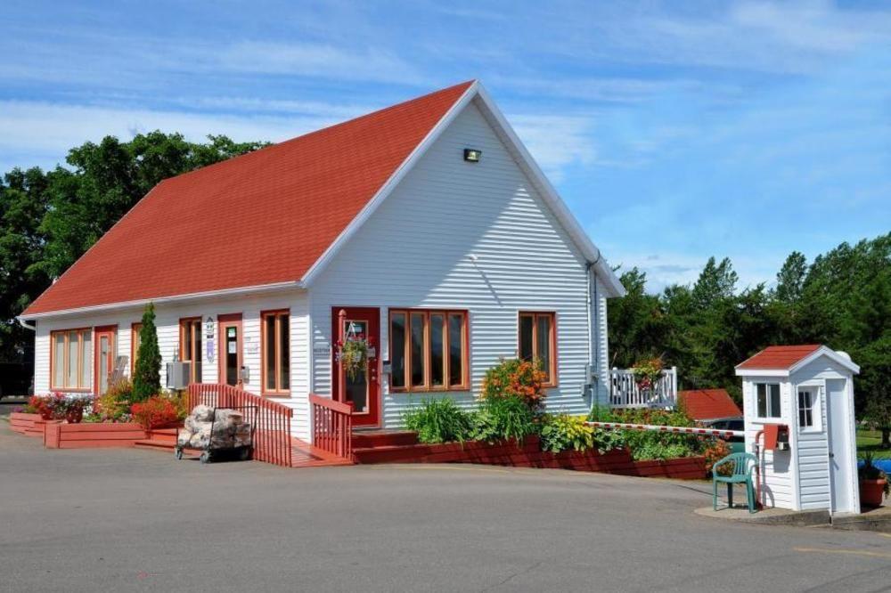 Camping & Chalets De La Demi-Lieue Hotel Saint-Jean-Port-Joli Esterno foto